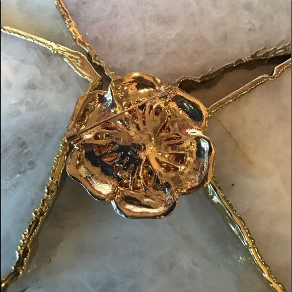 PEARL FROSTED Brooch!  - Picture 5 of 16